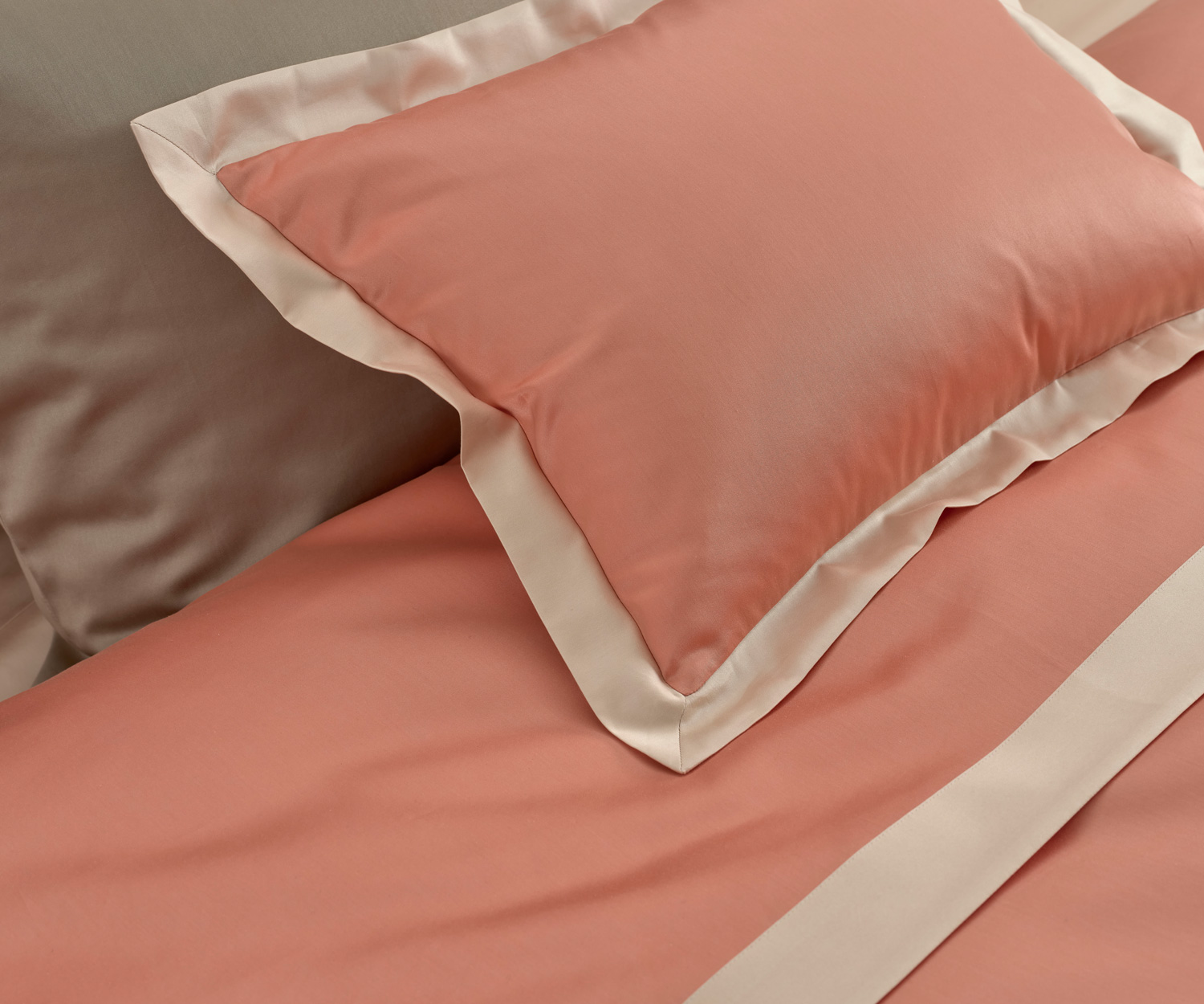 Celso_EMMA-685-match EMMA - Satin 700 TC Bettwäsche mit Stehsaum von Celso de Lemos