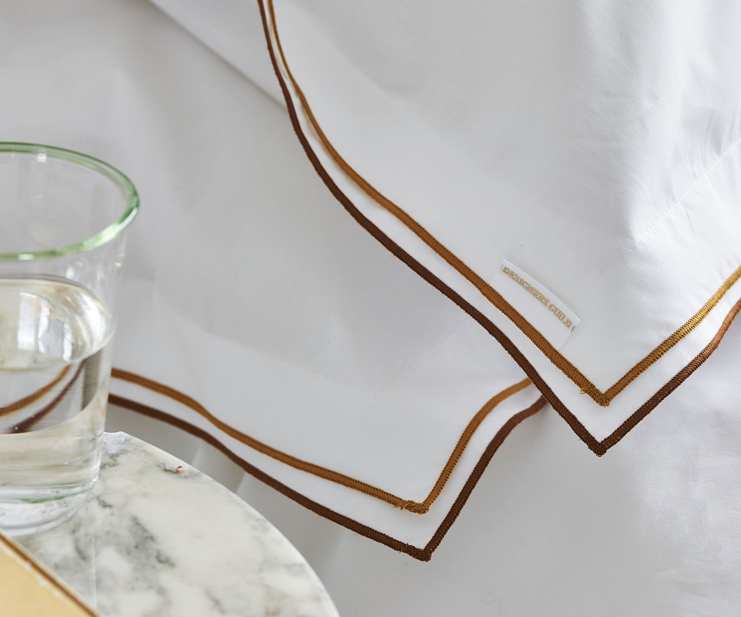 Designers_Guild_Bettwaesche_Astor_Chestnut_Ochre_Detail Ropa de cama ASTOR de Designers Guild - Chestnut & Ochre