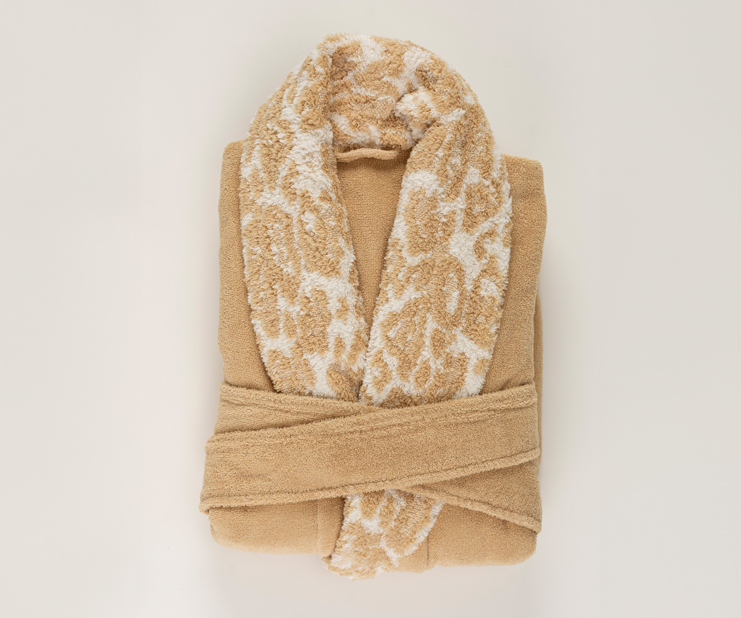 Abyss-Habidecor_SAUVAGE-ROBE-714 Albornoz Abyss SAUVAGE con cuello chal co. 714 sand