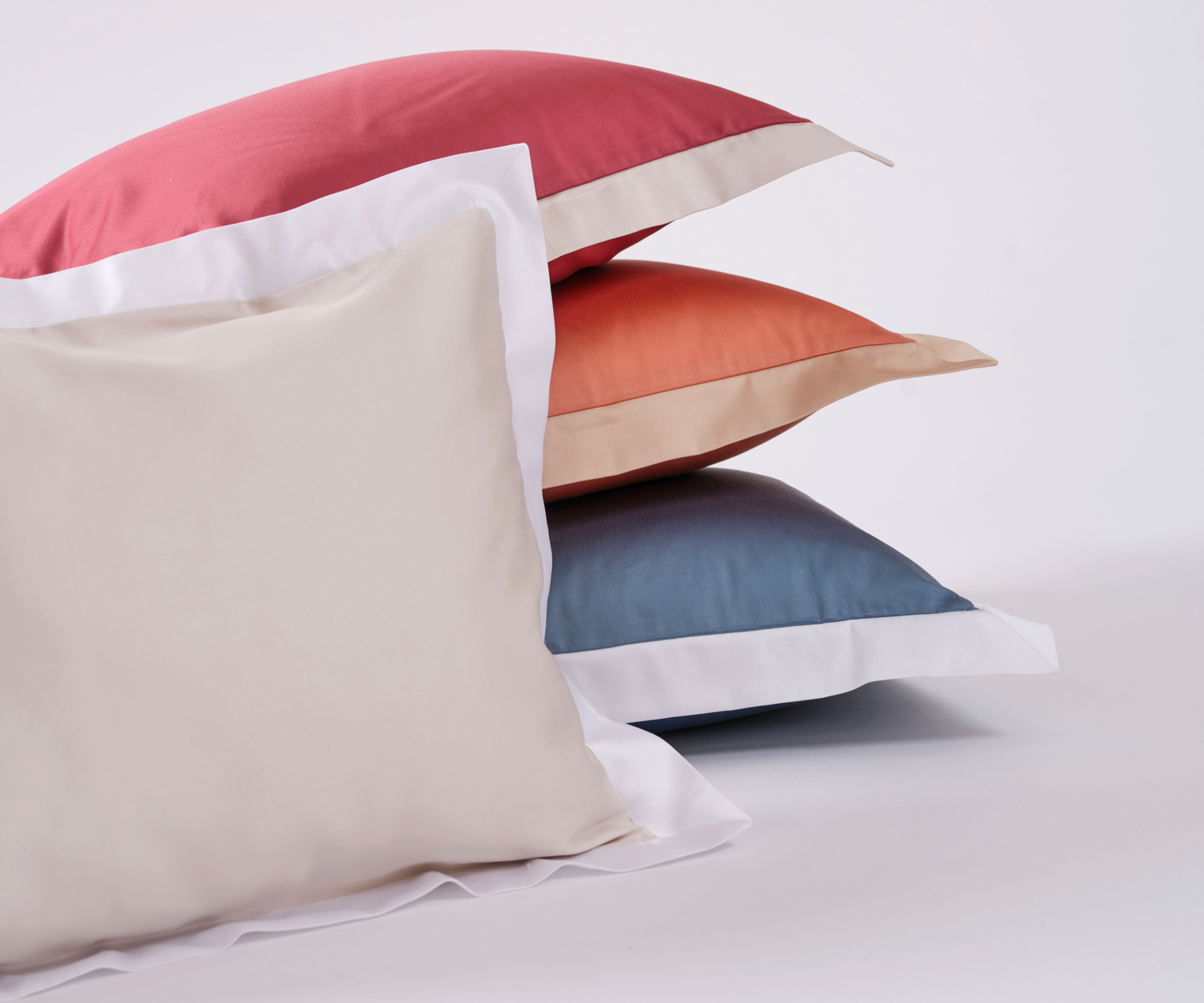 Celso-de-Lemos_EMMA_Bed-Linen EMMA - Satin 700 TC Bettwäsche mit Stehsaum von Celso de Lemos