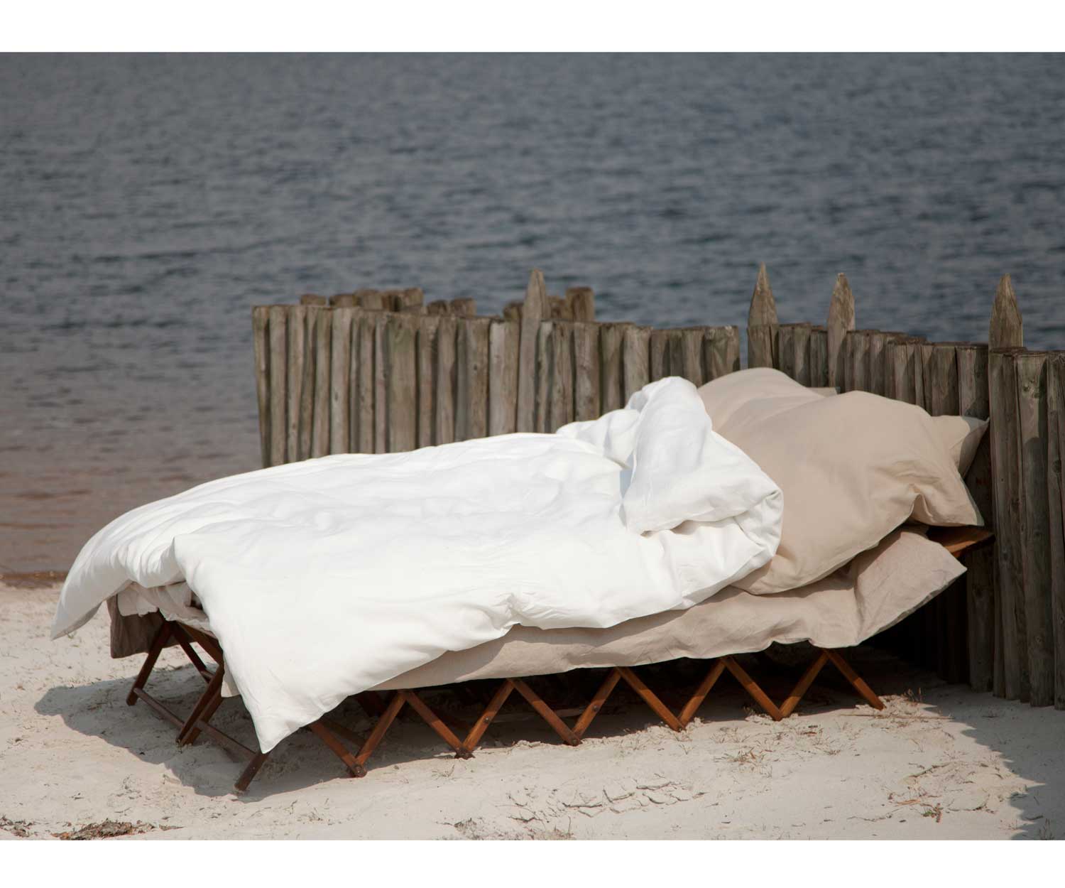 LI-Heritage-Lifestyle-1 Sábana bajera de lino HERITAGE de Libeco