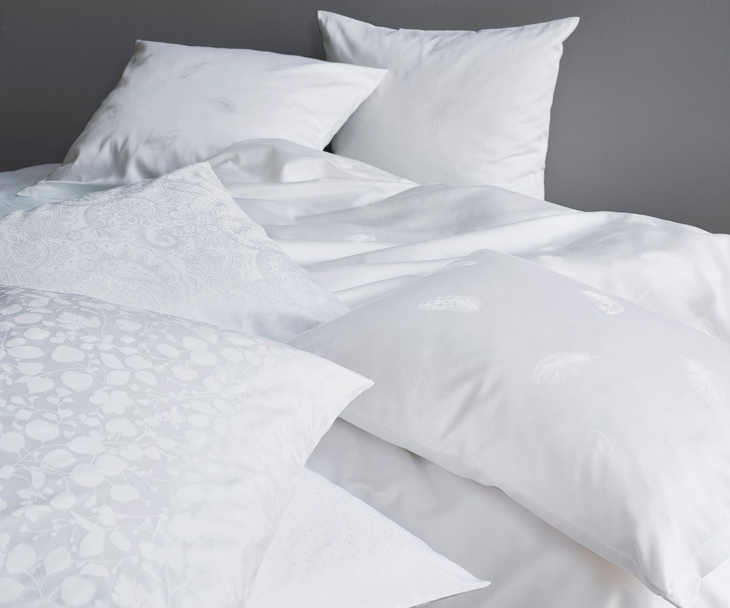 Schlossberg_Marcleopold_PLUME_blanc_JARDIN_blanc_PAISLEY_blanc_PUNTINO_blanc_01 Ropa de cama PLUME de Schlossberg │Satén Exquisit