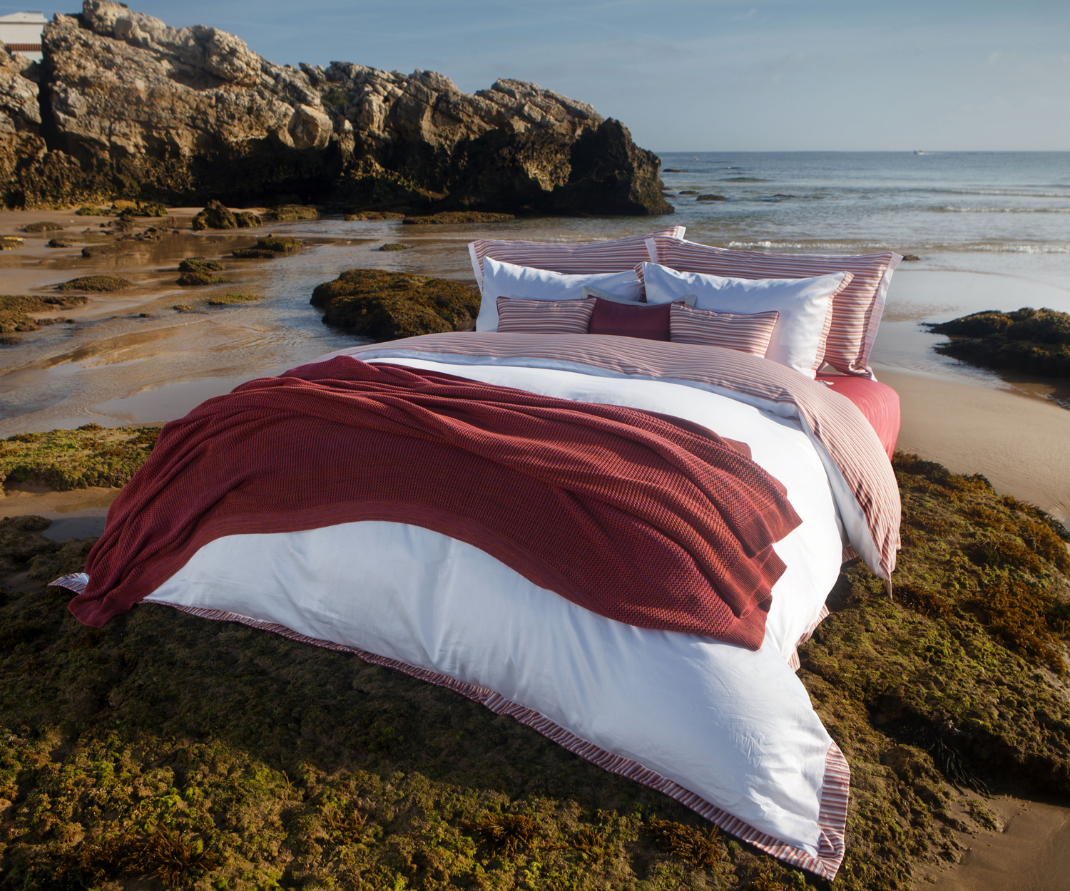 Celso_de_Lemos-BAYA-bed-in-water Celso de Lemos BAYA Ropa de cama Jacquard con Satén