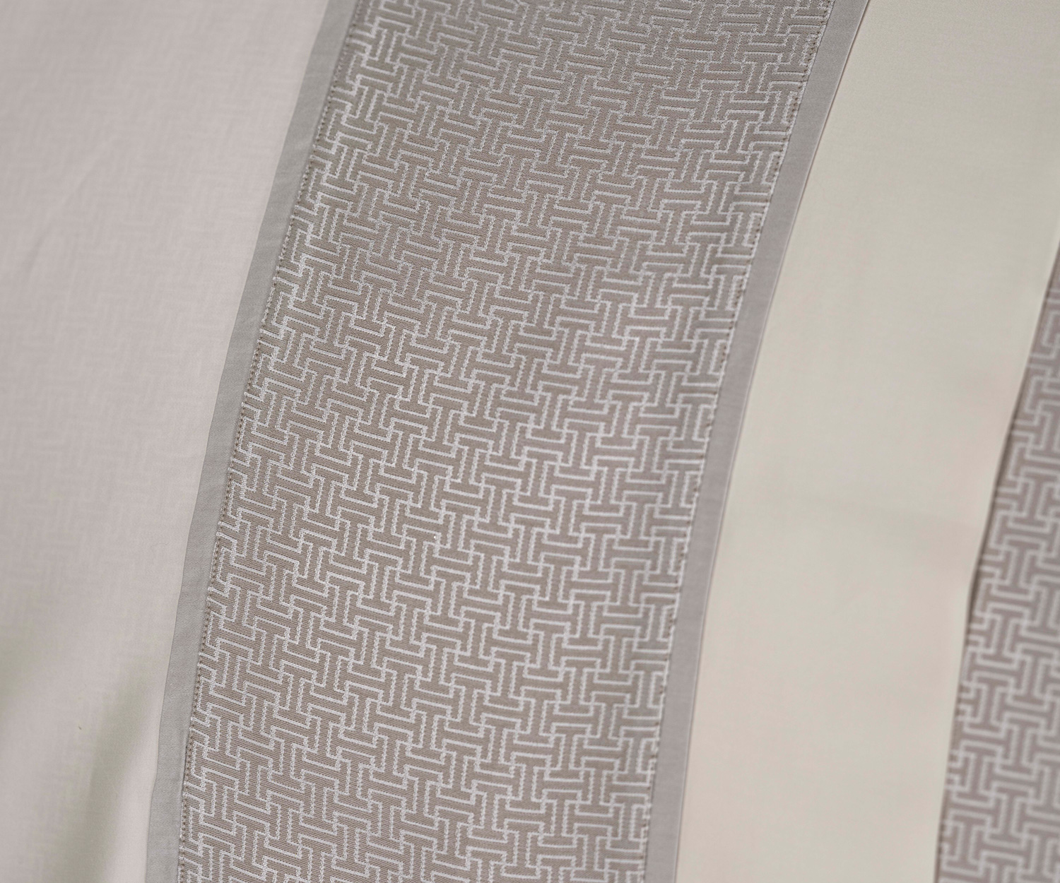 Celso-AVALON-740-Leopold Celso de Lemos AVALON - Bettwäsche mit Stehsaum col. 740 glacier