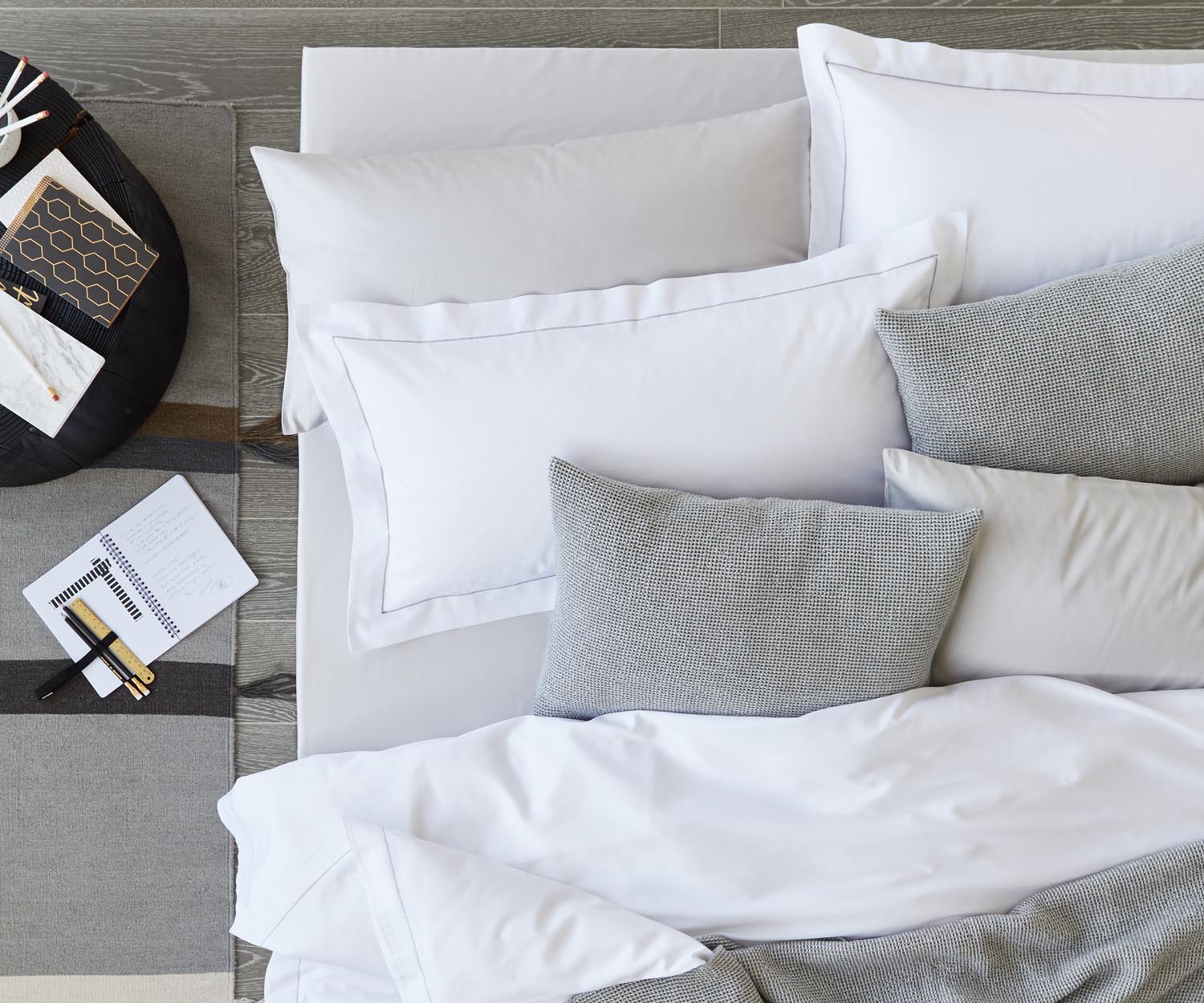 Three_Mileu_Quer Decode by Luiz Bettwäsche THREE - Satin