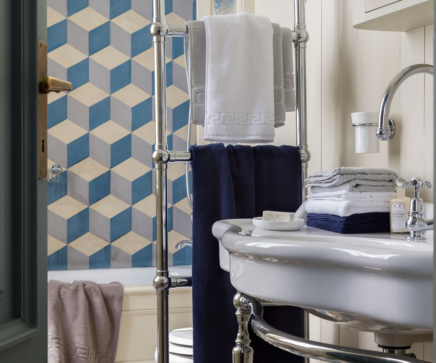 Weseta-Lifestyle-1 Toallas DREAMFLOR de Weseta Switzerland - 25 colores