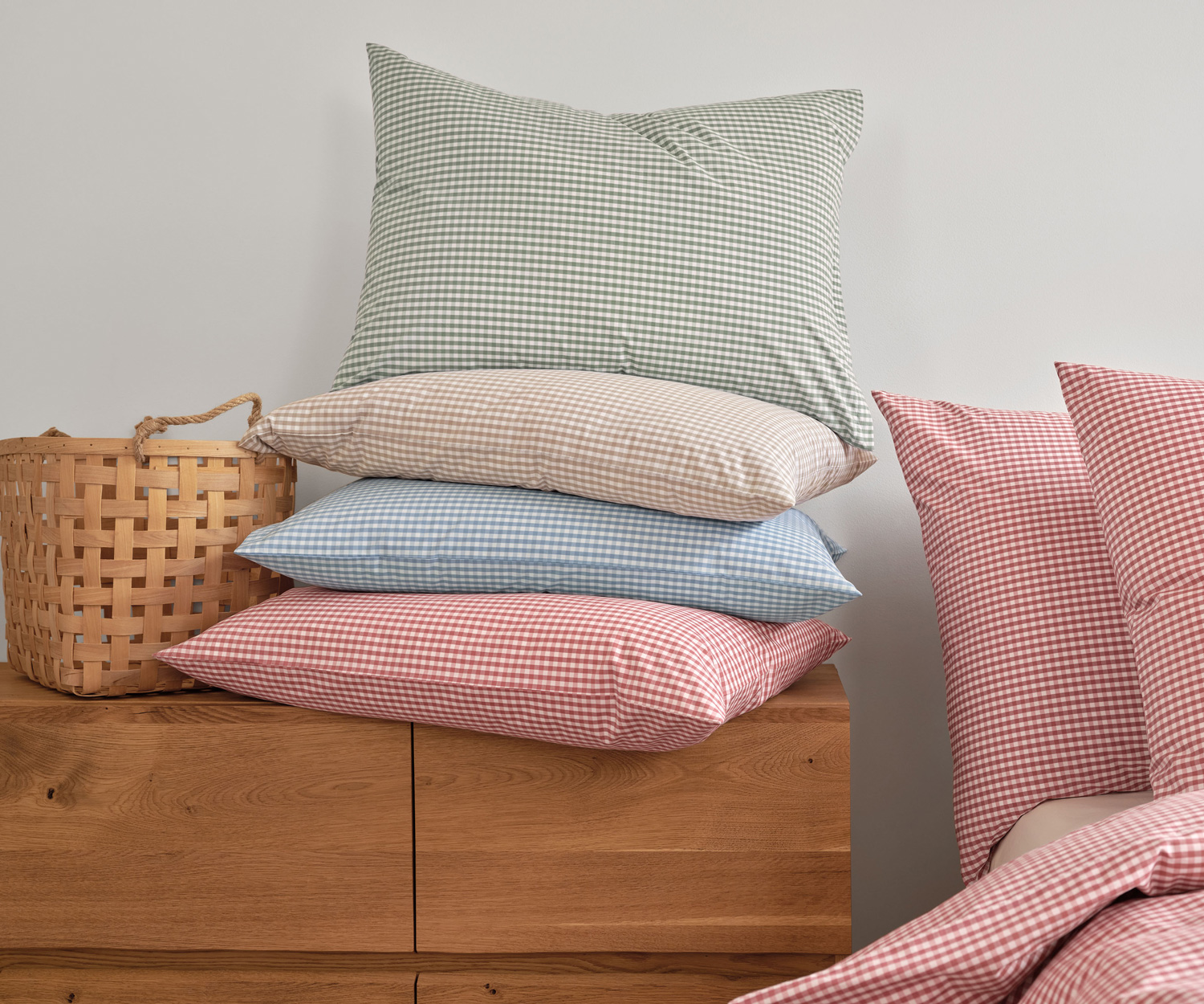 Schlossberg-Bettwaesche_HW24_ANDRIN_Kissenstapel Schlossberg ANDRIN ropa de cama de percal