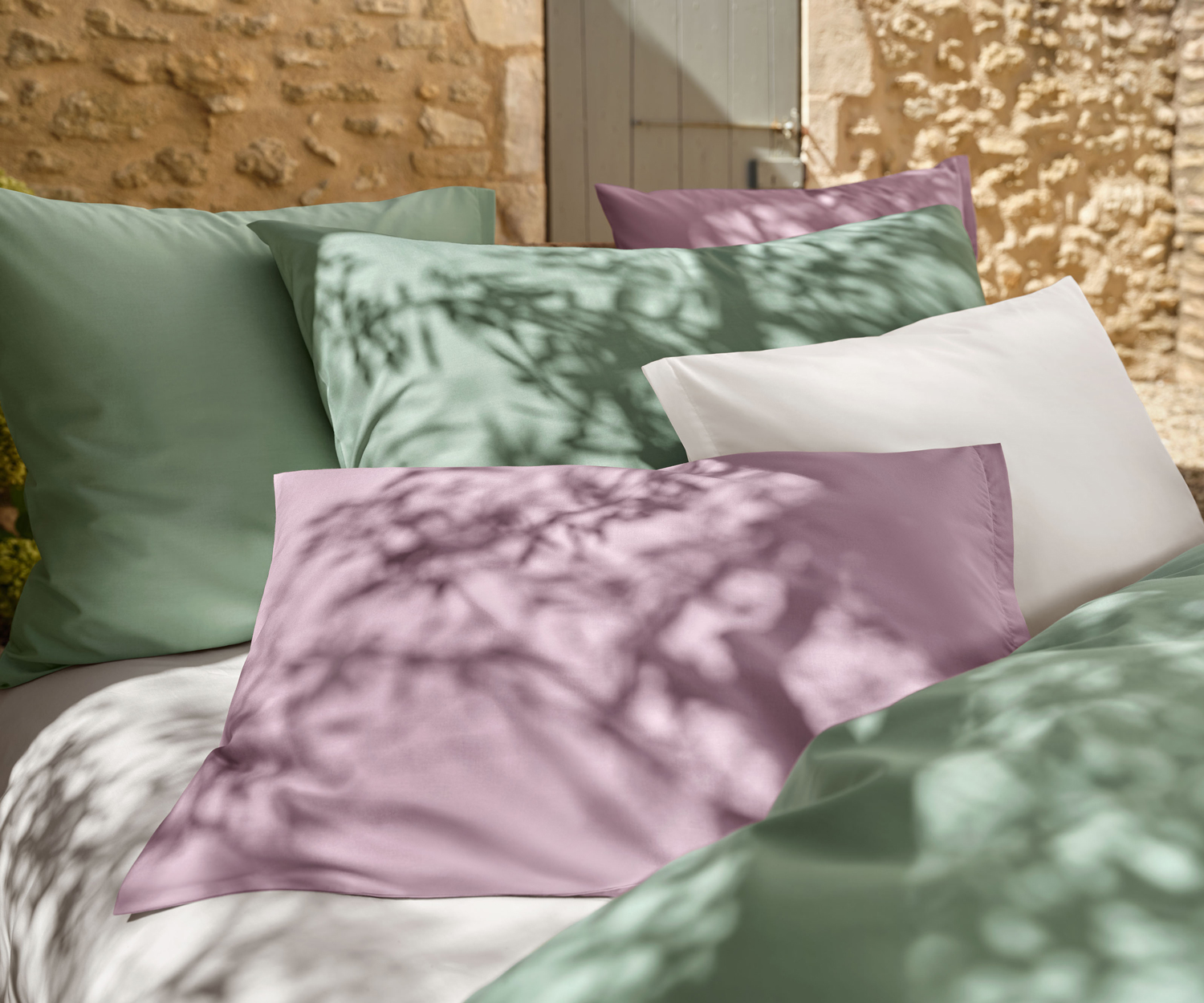 Schlossberg_Bed-Linen_BEN Schlossberg ropa de cama BEN col. mauve con leaf y arena