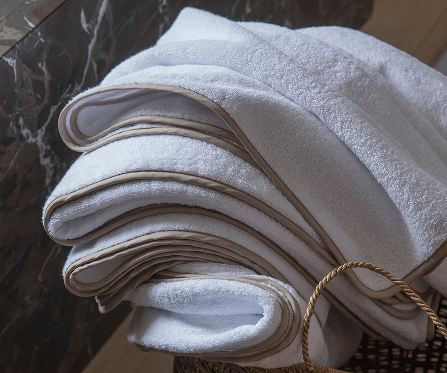 Aigredoux-Santorin-Marc-Leopold Aigredoux Santorin Handtuch Marc Leopold