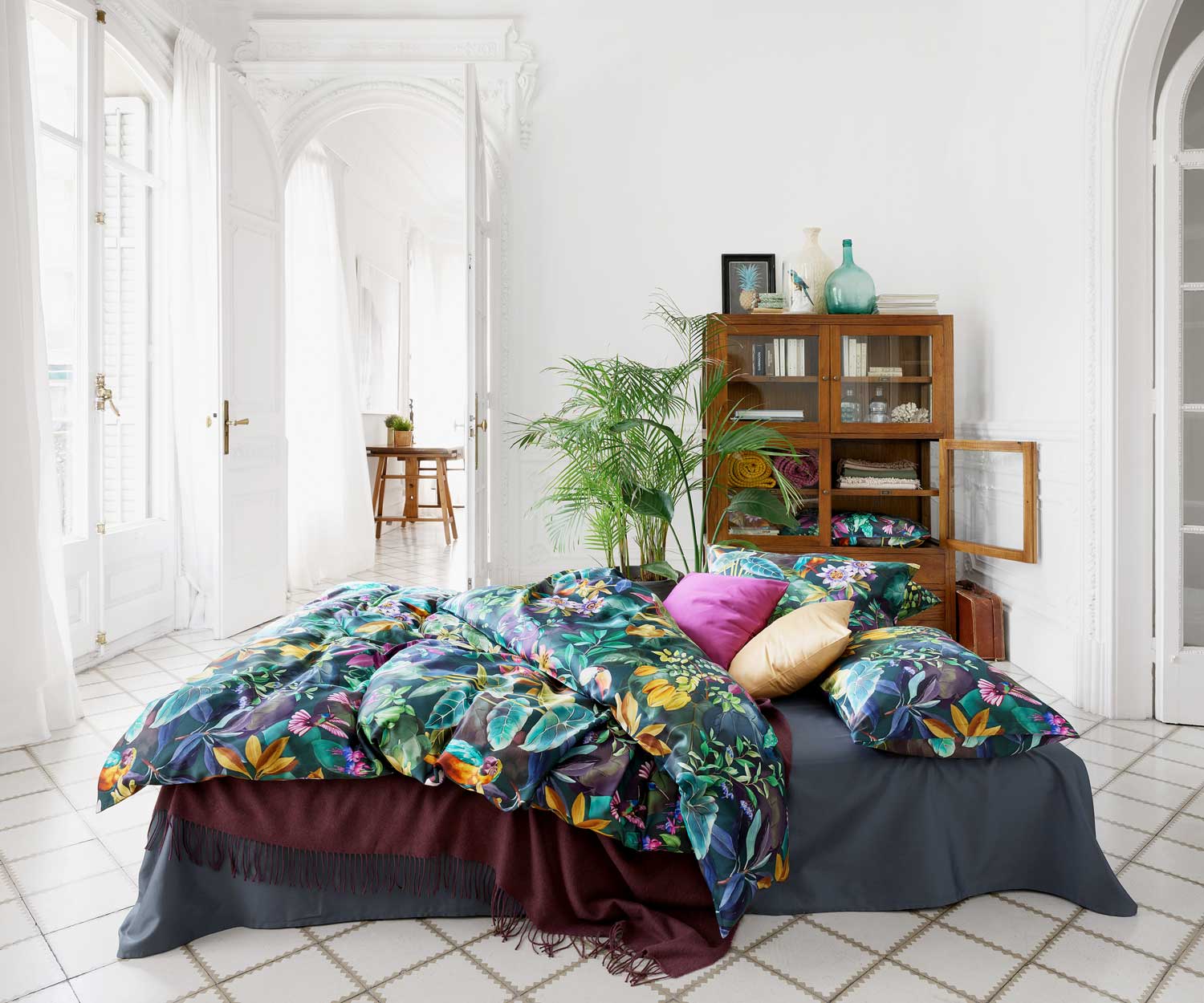 Schlossberg_JANE-vert_Lifestyle Schlossberg bed linen JANE printed on soft cotton sateen