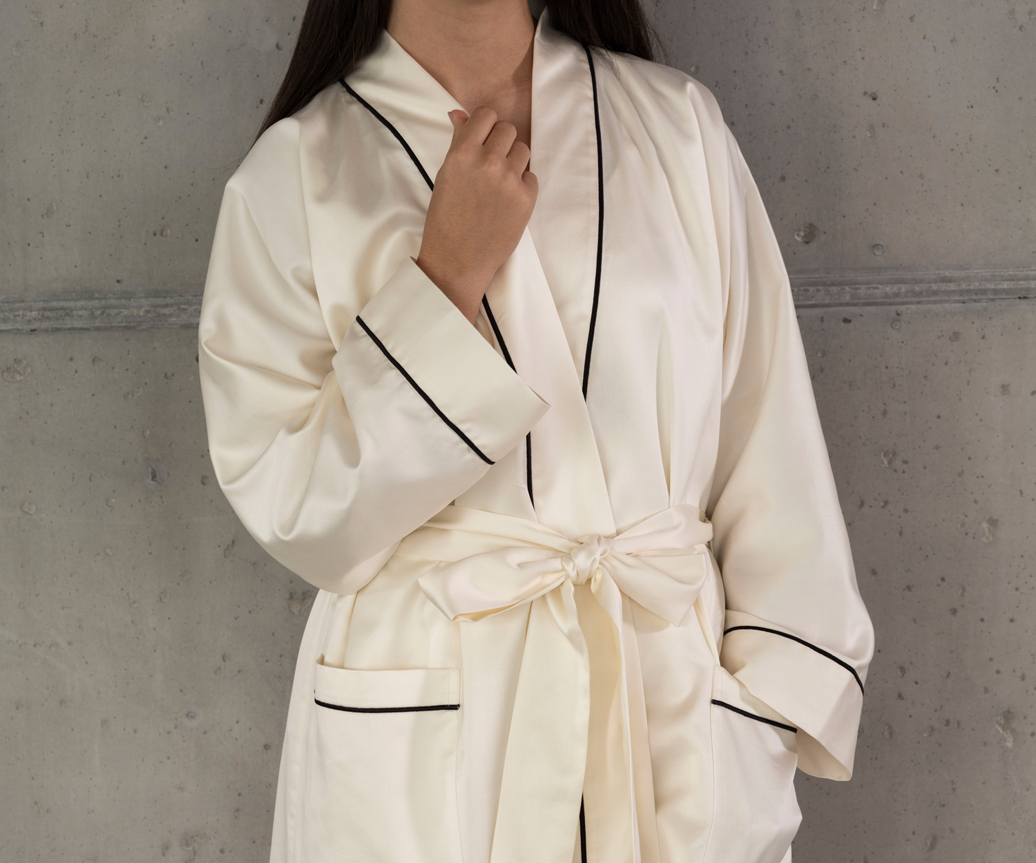 Celso-Marc-Leopold-GRACE Bata de casa GRACE en satén 1000 TC de Celso de Lemos