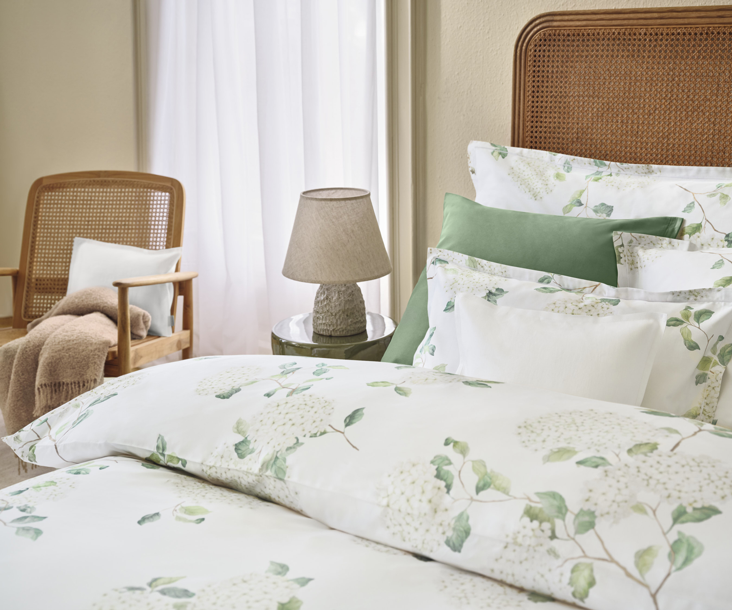Schlossberg HORTENSIA blanc Satin Bed Linen – The Timeless Beauty of Hydrangeas