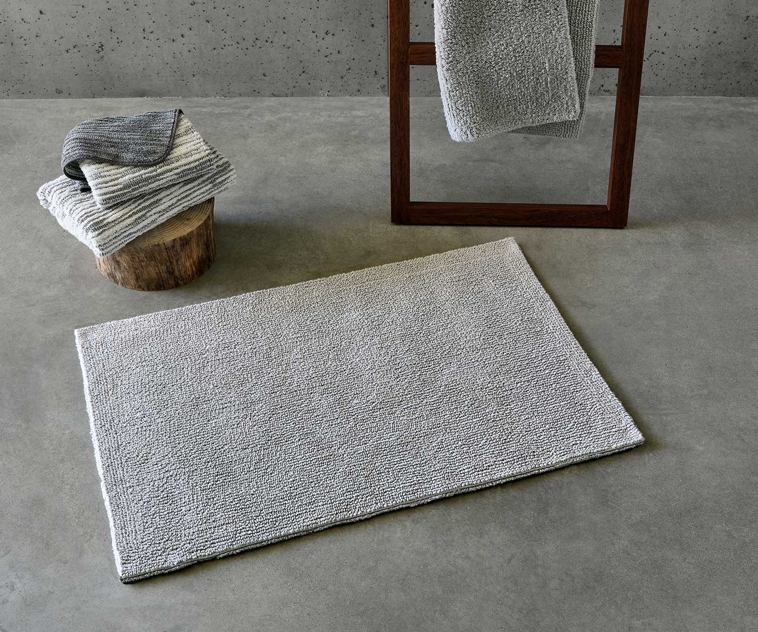 Abyss-Badteppich-BAY-Lifestyle-3 Alfombra de baño reversible BAY de Abyss - 60 colores