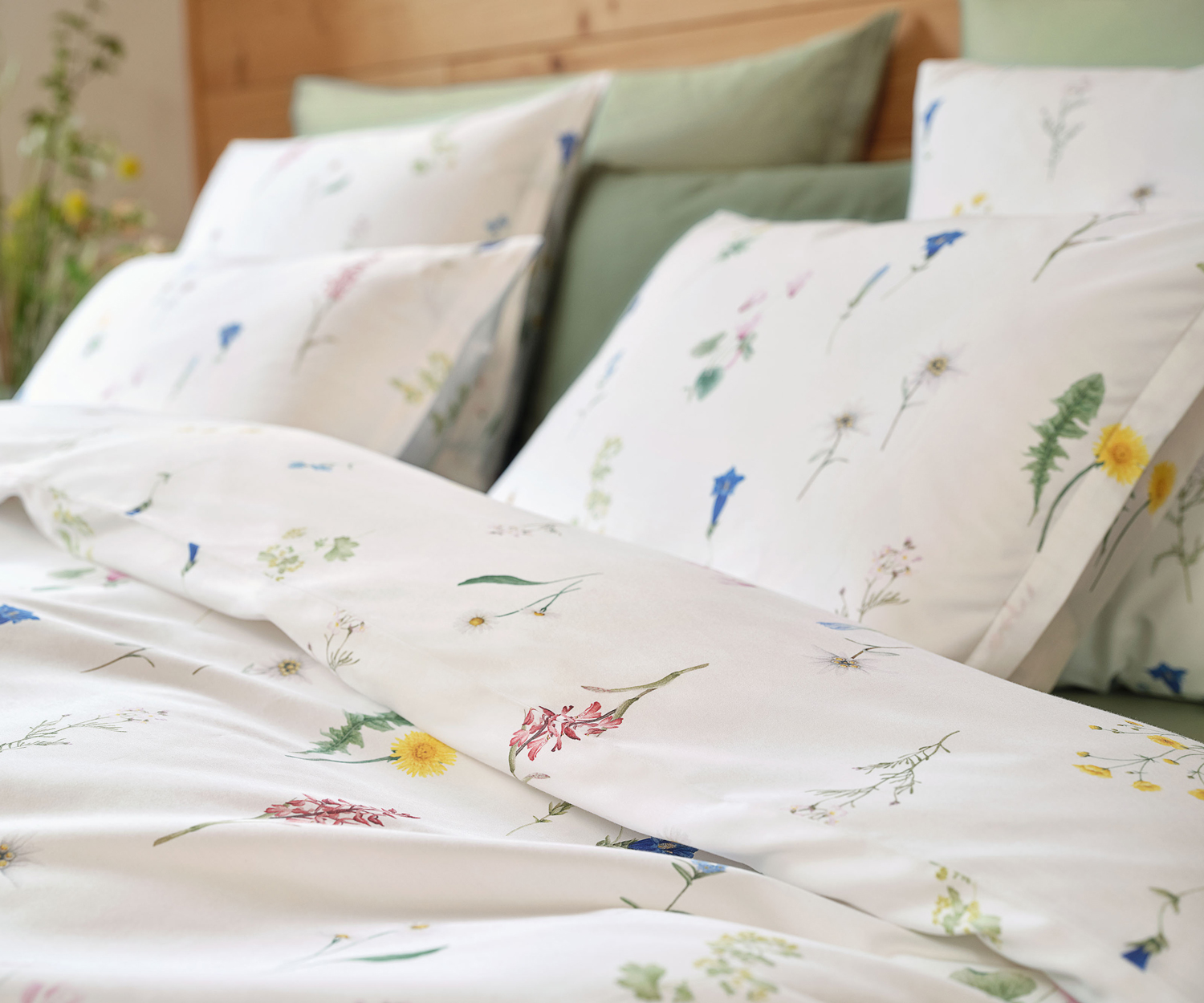 Schlossberg-Bettwaesche_FLURINA_blanc_Marc-Leopold Schlossberg FLURINA bed linen Satin