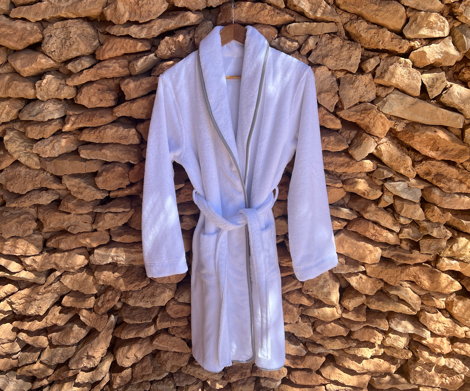 Santorin-Bademantel-Aigredoux-Marc-Leopold Albornoz SANTORIN de Aigredoux