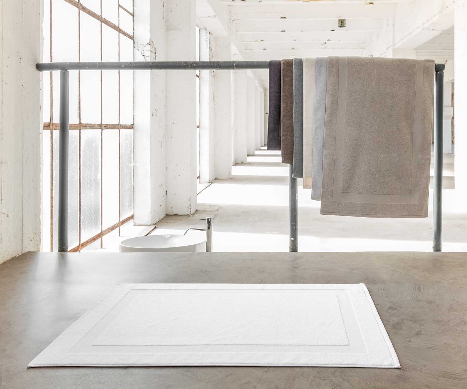 Rhomtuft-Badteppich-Comtesse-Lifestyle Rhomtuft COMTESSE bath mat in 7 colours