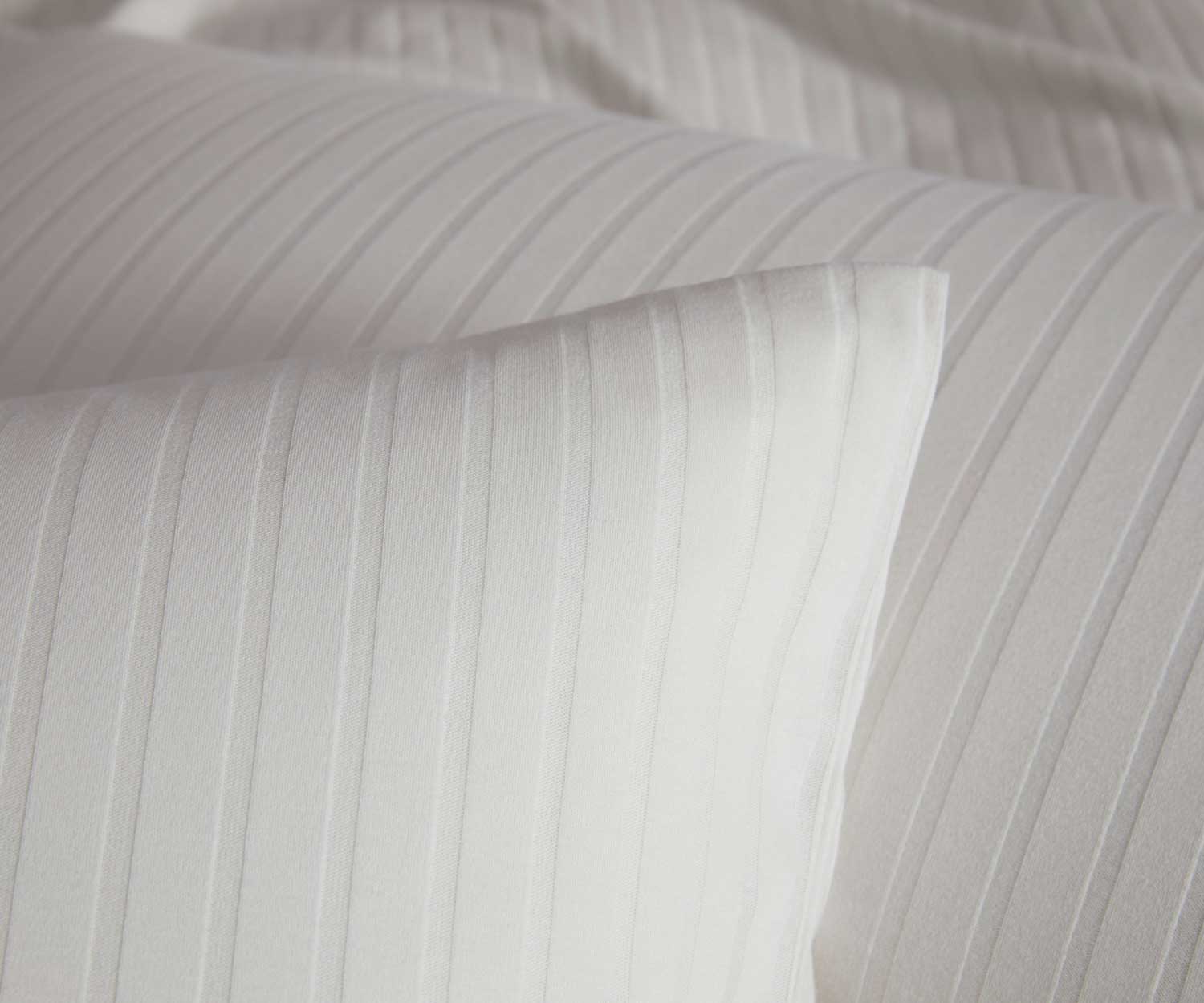 Elegante-Bettwaesche_3507-7Detail Serie SOLID STRIPE de Elegante - detalle