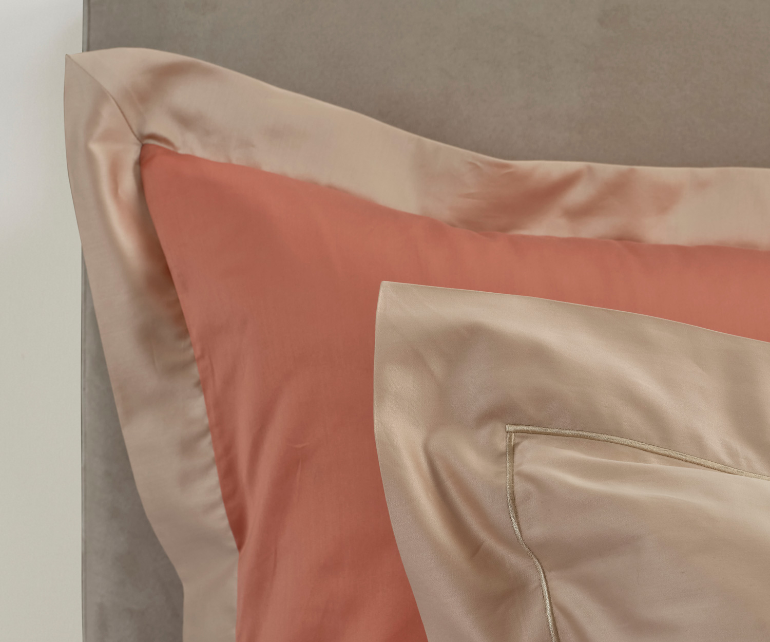 Celso_EMMA-685_Bourdon EMMA - Satin 700 TC Bettwäsche mit Stehsaum von Celso de Lemos